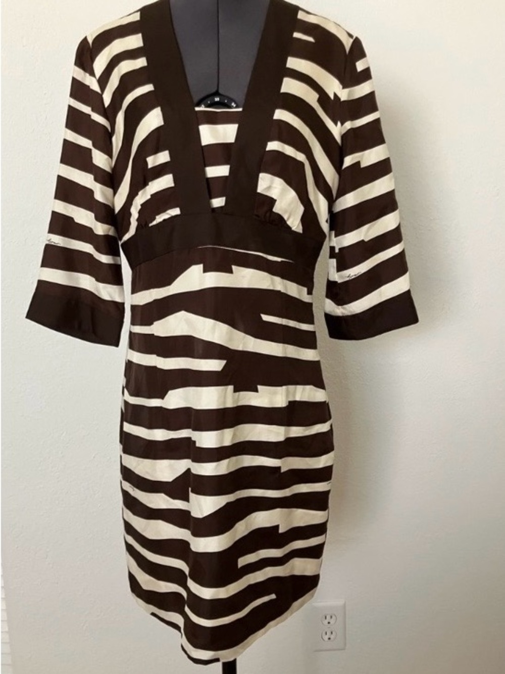 Milly Vintage Brown/ Cream SILK Striped V-Neck Dress. Sz 6